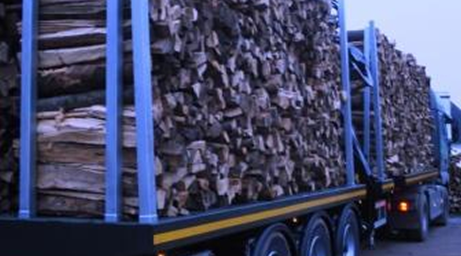 BOIS NORD: Transport gekloven meterhout